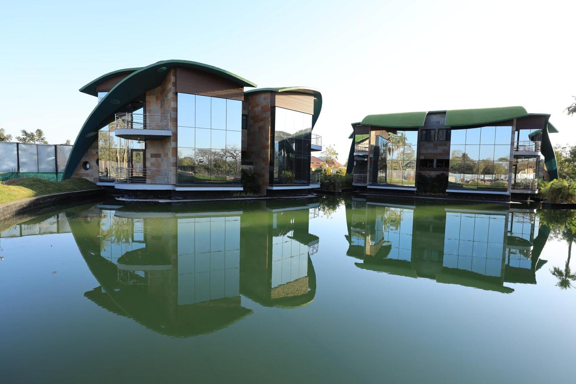 Neonz Resort & Club Ānand Buitenkant foto